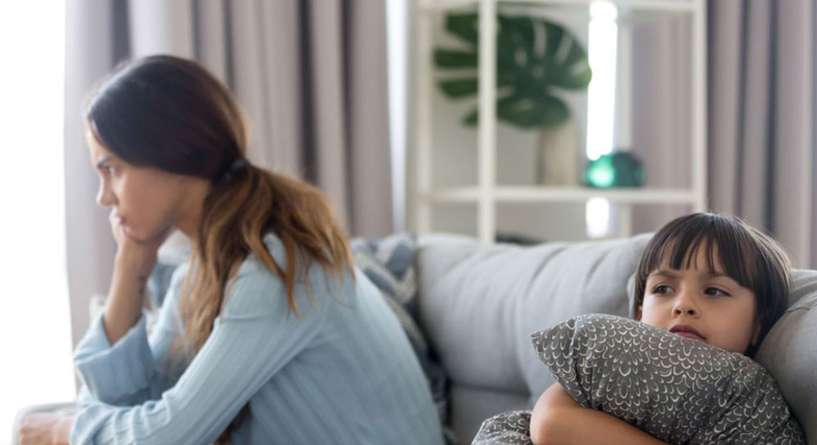 تصرفات تقومين بها تحطم ثقة طفلك بنفسه