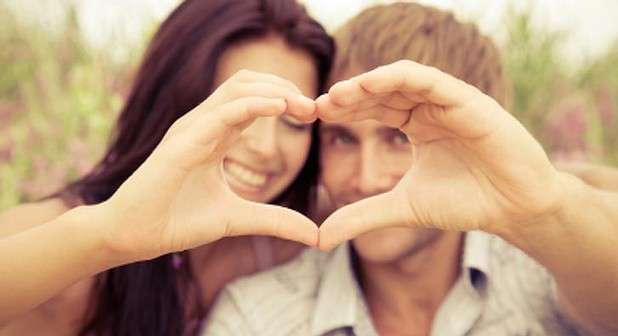 4 مبادرات ينتظرها الرجل من دون أن يبوج للمرأة بها
