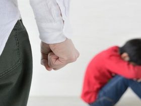 هل يتذكر الطفل الضرب وما اضراره ومخاطره عليه؟