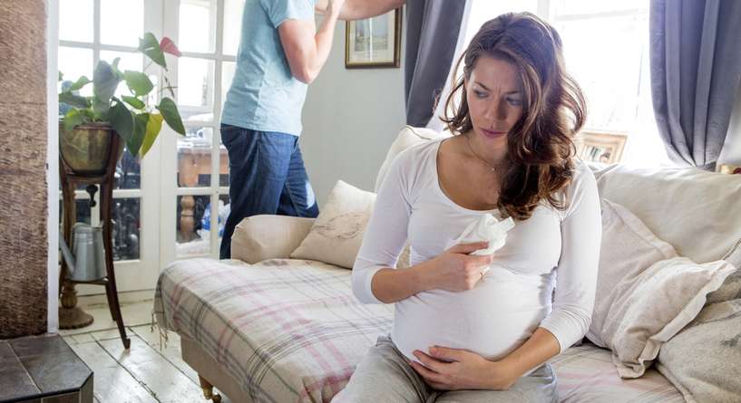 اسباب اهمال الزوج لزوجته الحامل