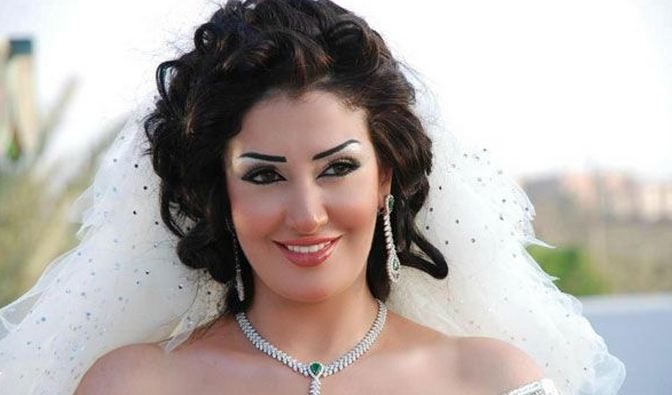 غادة عبد الرازق وزواجها من رجل أصغر منها
