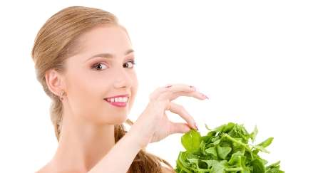 اعراض الدورة الشهرية تخلصي منها بالطعام