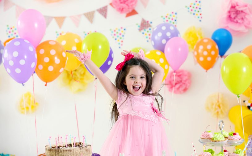 تأثيرات إيجابية مذهلة لحفلات عيد الميلاد على طفلك