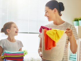 10 فوائد لإيكال طفلك بالمهام المنزلية